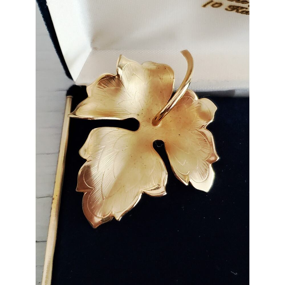 Vintage Giovanni Gold-tone Maple Leaf Brooch